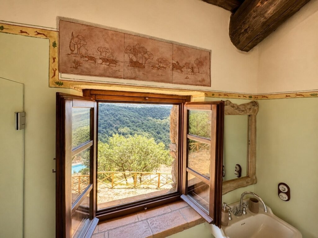 Bagno con vista dalla finestra e lavabo nell'appartamento Il belvedere, Borgo Braila, Umbria