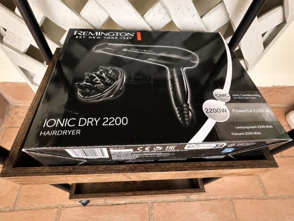 Dettaglio del phon in dotazione nell'appartamento Il belvedere, Borgo Braila, Umbria