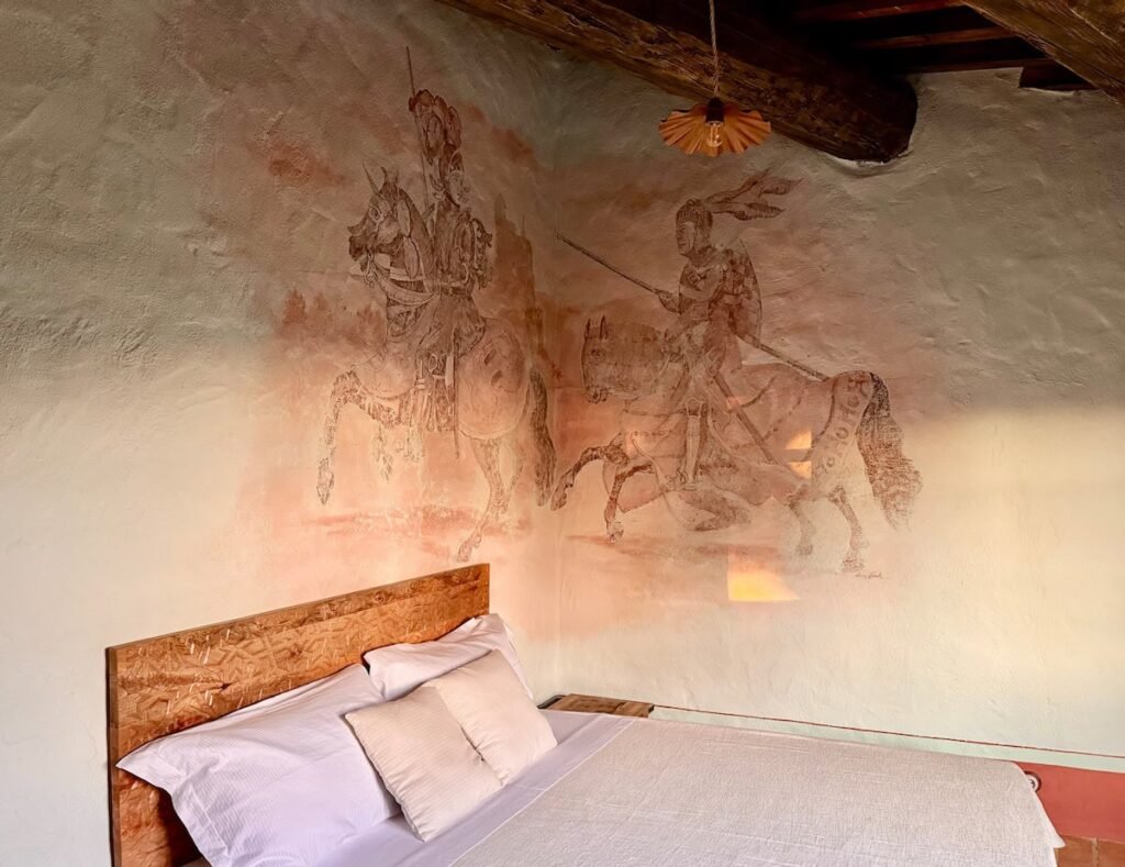 Camera padronale con l'affresco del cavaliere nell'appartamento Il cavaliere, Borgo Braila, Umbria