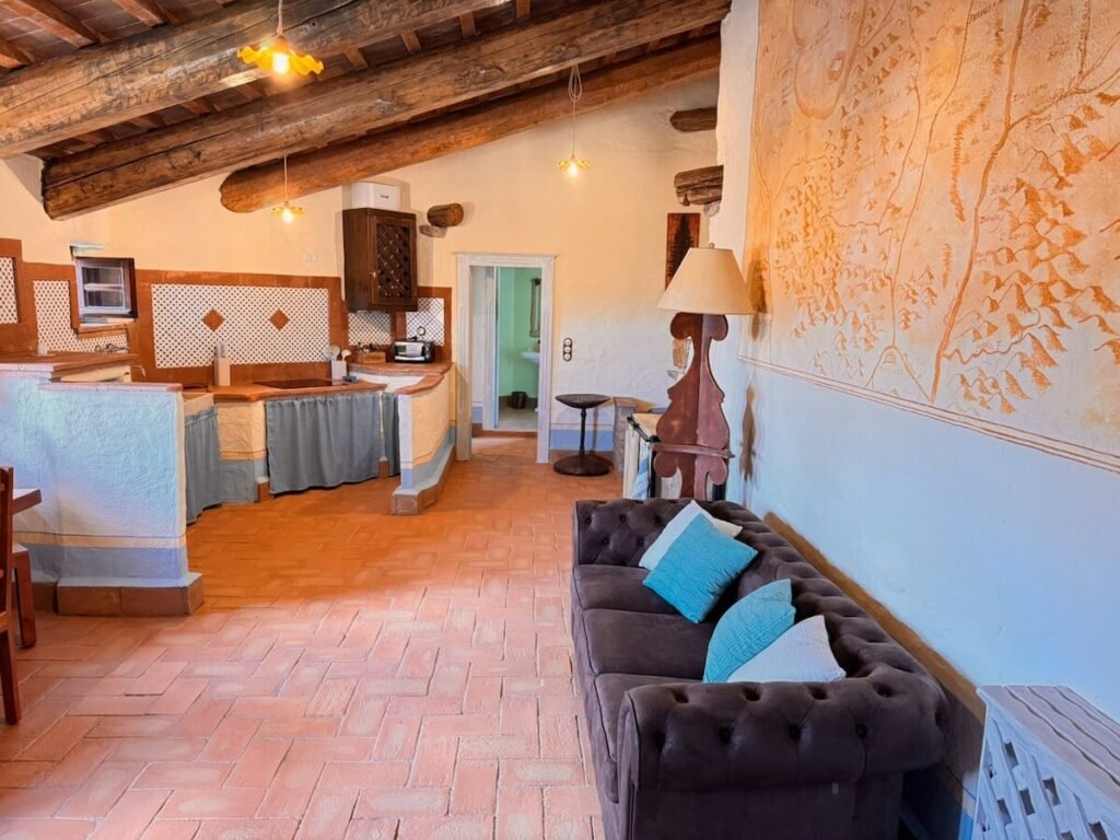 Soggiorno e cucina open space nell'appartamento La carta, Borgo Braila, Umbria