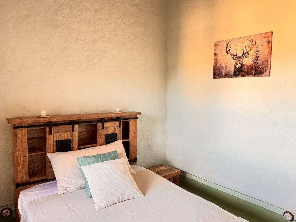 Camera da letto con letto matrimoniale nell'appartamento La carta, Borgo Braila, Umbria