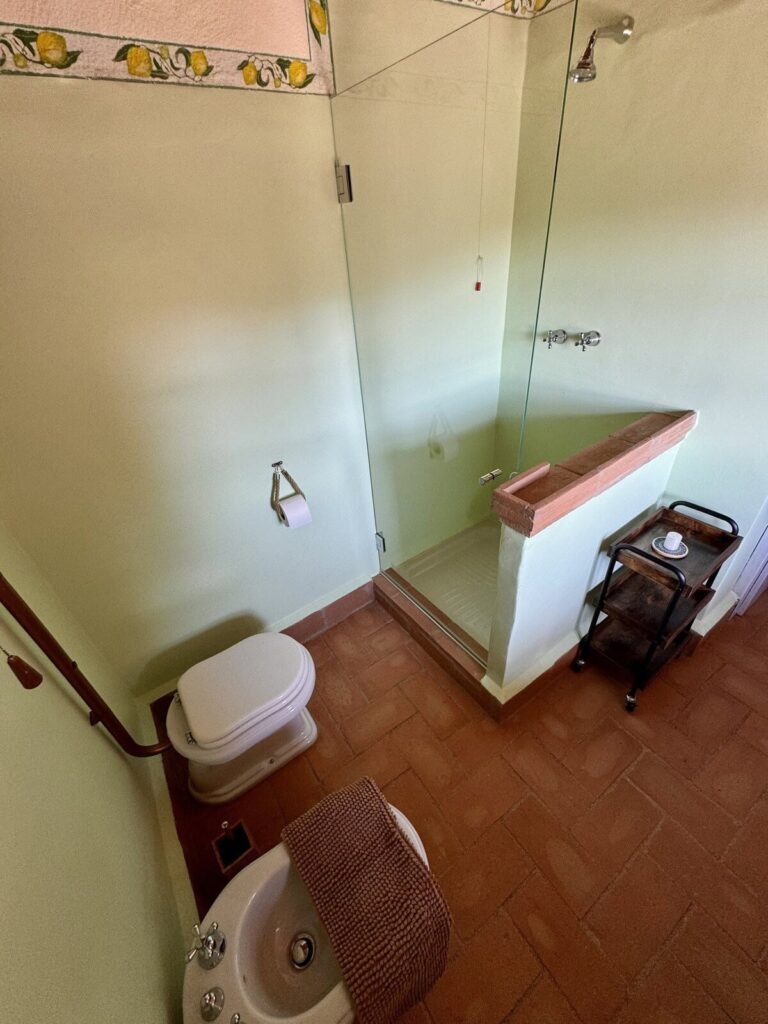 Bagno con WC nell'appartamento La carta, Borgo Braila, Umbria