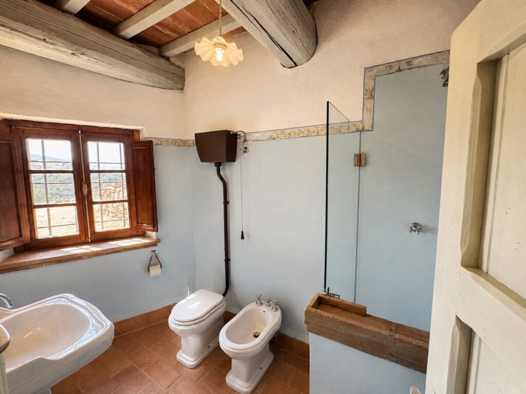 Bagno con WC e bidet nell'appartamento Il ponente, Borgo Braila, Umbria