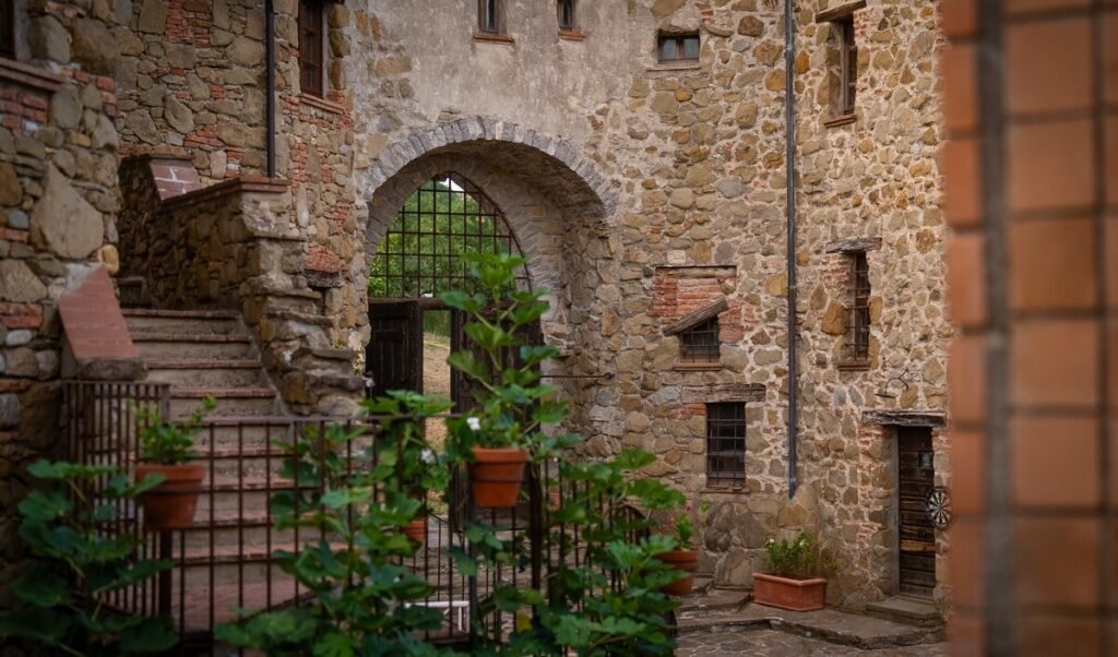 Facciata del castello di Borgo Braila nell'appartamento Il ponente, Borgo Braila, Umbria