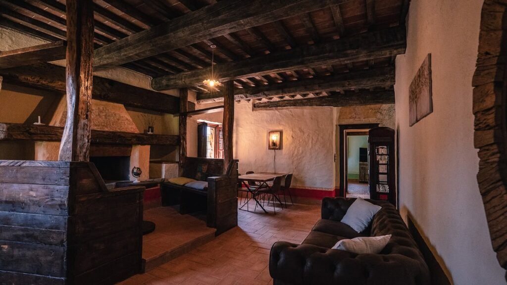 Soggiorno con divani confortevoli nell'appartamento Il cardinale, Borgo Braila, Umbria