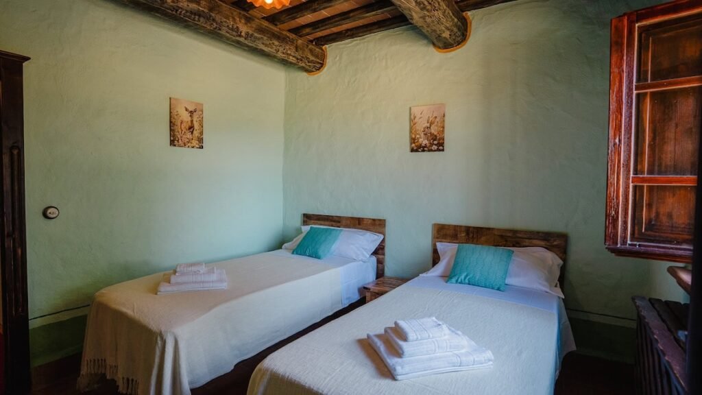Camera da letto con due letti singoli nell'appartamento Il cardinale, Borgo Braila, Umbria