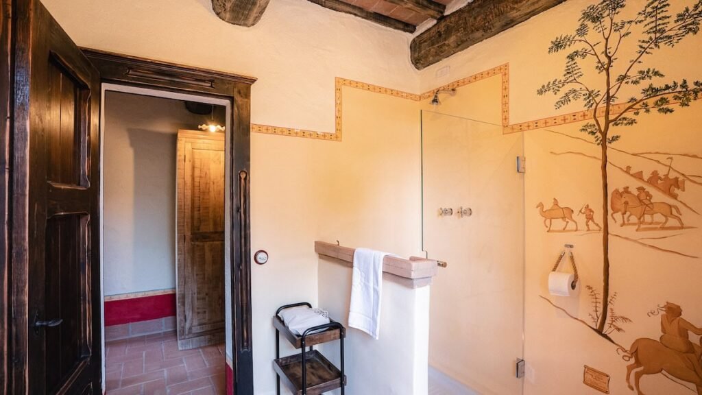 Corridoio con vano porta nell'appartamento Il cardinale, Borgo Braila, Umbria
