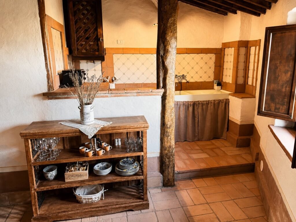 Cucina completamente attrezzata nell'appartamento Il belvedere a Borgo Braila